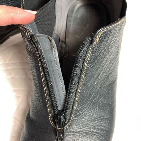 Aerosoles landfall, black leather bootie size 7 1/2 ￼ - Picture 2 of 8
